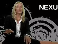 Tengo un trabajo señoras sesentonas como camarera, pero ella sigue chupando