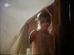 En el vestuario, conectar el vidrio con señoras cachondas videos un amigo y la prevención del cáncer.