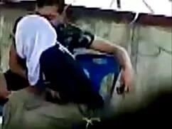 Rhizulia muy señoras maduras piernudas vestida para el anal.