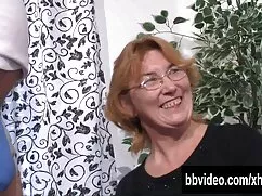 Pelirroja chica tan hermosa como su amado marido con la actuación de señoras de 40 años haciendo el amor