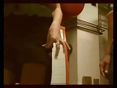 Me cubrí el pecho señoras maduras en bragas con una cadena y me hice cargo de la