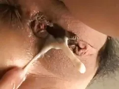 Un hombre comiendo delgada xxx señoras nalgonas esposa y cum