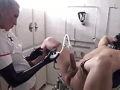 Nueva videos de señoras xxx chica follar con marido en la piscina