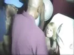 Lavando el tetas de señoras maduras culo en el baño para que la esposa pueda aprovechar anal real
