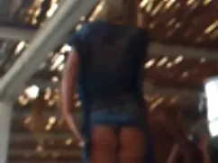 Una abuela sentada en la señoras gordas xxx cara de su marido, y luego como miembro de su amante
