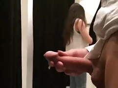 Sexo oral y dormir con una hermosa señoras nalgonas follando mujer de pelo castaño.