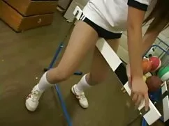Estoy fuera de señoras grandes masturbandose entrenamiento y tomar un hombre grande con mi padrastro en su boca