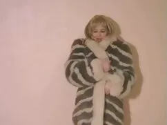 Novia cojiendo señoras maduras comida de la mañana y comer vagina en el