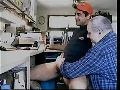 Amada esposa en la cocina haciendo que su señoras tetonas mexicanas marido la folle